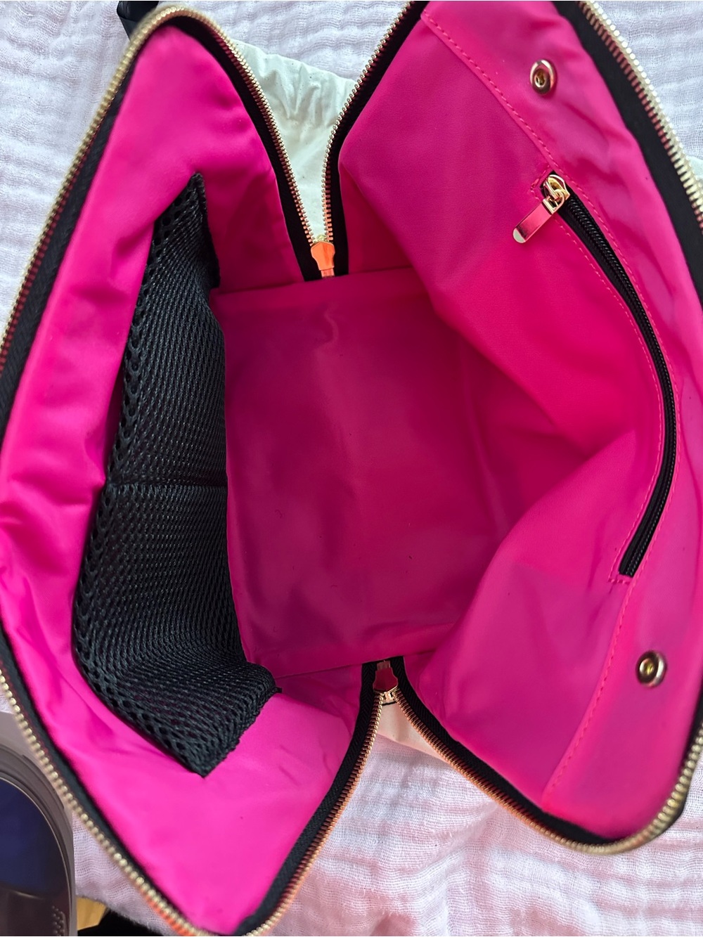 Kusshi Black Cosmetic Pouch NWT - Picture 2 of 3